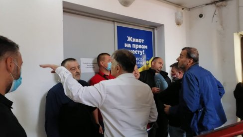 RAT DEMOKRATA OKO PEČATA: Nastavlja se haos i dvovlašće u DS, suprotstavljene struje spremaju se za pravnu bitku