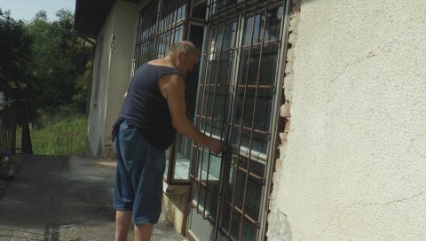 ПРОДАЈЕ СЕЛО, АЛИ БИРА КУПЦА: Миливоје Филиповић, који је пре три године купио грађевине у центру родног места, решио да их се ратосиља