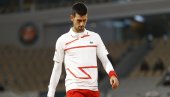 NAVIJAČ U FEDEREROVOJ MAJICI POKUŠAO DA ISPROVOCIRA NOVAKA: Đoković šmekerski odgovrio (VIDEO)