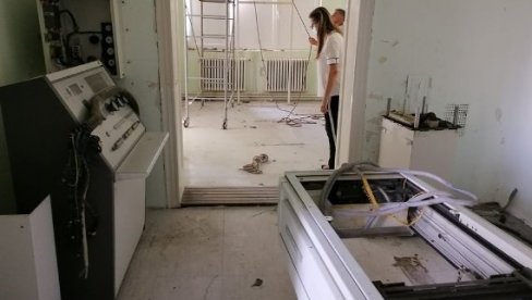 ПОСЛЕ 40 ГОДИНА: Нов рендген- апарат варваринском Дому здравља