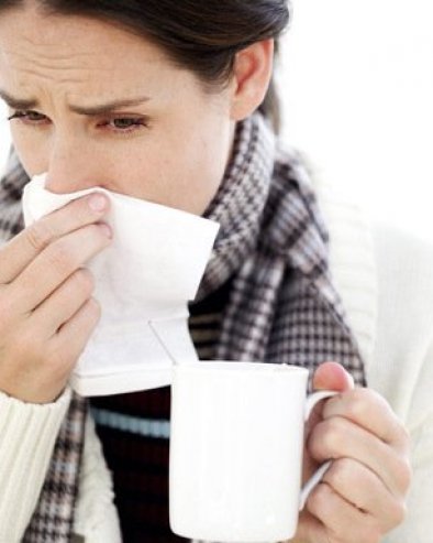 МОЖЕ ЛИ ГРИП ДА СЕ ДОБИЈЕ УДИСАЊЕМ ВАЗДУХА СА БОЛЕСНОМ ОСОБОМ? Ево шта кажу лекари, како се шири вирус