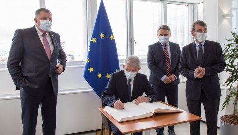 СТАТУС КАНДИДАТА СЛЕДЕЋЕ ГОДИНЕ? Чланови Председништва БиХ у заједничкој посети седишту Европске уније у Бриселу