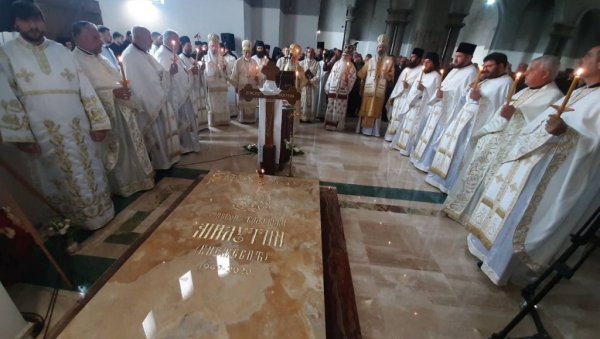 ИРИНЕЈ У ВАЉЕВУ: Патријарх служи парастос епископу Милутину у Саборном храму