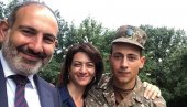 СИН ЈЕРМЕНСКОГ ПРЕМИЈЕРА НА ПРВОЈ ЛИНИЈИ ФРОНТА: Ашот Пашињан стигао у Карабах, добровољно се пријавио у рат (ФОТО)