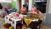 ТРАДИЦИОНАЛНА МАНИФЕСТАЦИЈА У СОМБОРУ: Фестивал органске етно-хране и пића (ФОТО)