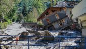 БУЈИЦЕ НОСИЛЕ ПУТЕВЕ И МОСТОВЕ, НЕСТАЛО 11, ПОГИНУЛА ЈЕДНА ОСОБА: Обилне падавне изазвале поплаве у Италији (ФОТО)