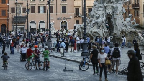АНТИ-КОРОНА ПРОТЕСТИ: Демонстрације против рестриктивних мера у Риму