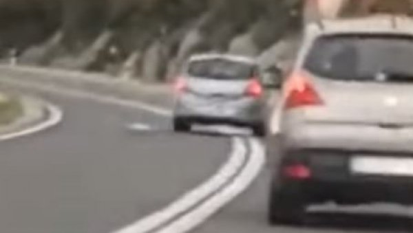 ОВАКО СЕ ГУБЕ ЉУДСКИ ЖИВОТИ: Погледајте шокантан снимак неодговорне вожње из Хрватске (ВИДЕО)