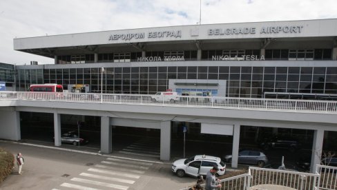 ОГЛАСИО СЕ АЕРОДРОМ НИКОЛА ТЕСЛА: Након принудног слетања авиона са 80 путника, ево шта кажу из београдске ваздушне луке