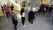 ПРИТИСКАЈУ ЧЛАНОВЕ  ЗА ГЛАСОВЕ: Појачава се изборна грозница уочи гласања на локалу заказаног за 15. новембар