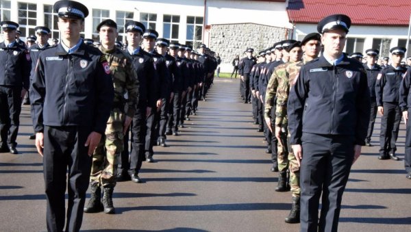 ИЗ ШКОЛЕ У УНИФОРМУ: У Залужанима код Бањалуке промовисана 21. класа кадета МУП Републике Српске