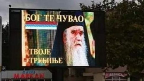 БОГ ТЕ ЧУВАО: Подршка митрополиту на билборду у Требињу