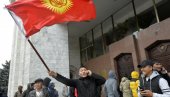 ВОЈСКА И НАОРУЖАЊЕ РАСПОРЕЂЕНИ У ГЛАВНОМ ГРАДУ: Смирује се ситуација у Киргистану