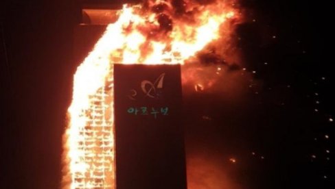 ПЛАМЕН ГУТА СВЕ ПРЕД СОБОМ: Велики пожар у солитеру у Јужној Кореји (ФОТО/ВИДЕО)