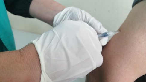 VAKCINA SA 90 ODSTO USPEHA: Evo ko će prvi primiti vakcinu Pfizer kada stigne u Srbiju