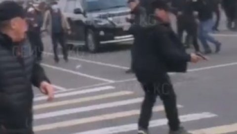 ОДЈЕКУЈУ ПУЦЊИ ПРЕСТОНИЦОМ КИРГИСТАНА: Војска распоређена на улице, проглашено ванредно стање (ВИДЕО)