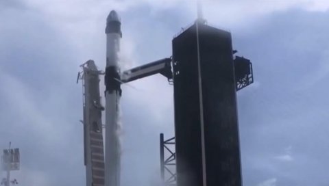 ЈОШ ЈЕДАН МАСКОВ НЕУСПЕХ: Експлодирала прототип летелица SpaceX приликом слетања (ВИДЕО)