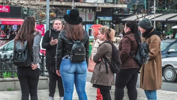 ТИНЕЈЏЕРКЕ ТРПЕ ДИГИТАЛНО НАСИЉЕ: Шта доживљавају младе девојке у Србији на друштвеним мрежама за време короне