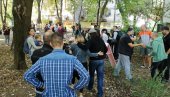 EKOLOŠKE MUKE PRIVUKLE PAŽNJU: Udruženje građana Kotež organizovalo šetnju kroz naselje