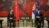 POSEBAN POKLON ZA GOSTA: Evo šta je predsednik Srbije poklonio kineskom zvaničniku  (FOTO)
