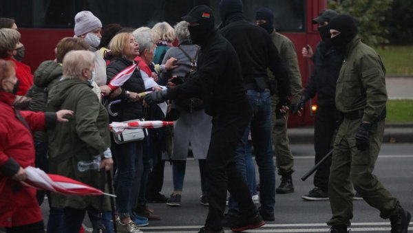 СУЗАВАЦ И ШОК БОМБЕ ЗА ПЕНЗИОНЕРЕ: У Минску је одржан протест најстаријих грађана (ВИДЕО)