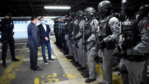 ONI ZAUZIMAJU VODEĆE MESTO U REGIONU: Ministar Stefanović posetio Upravu kriminalističke policije PU za grad Beograd