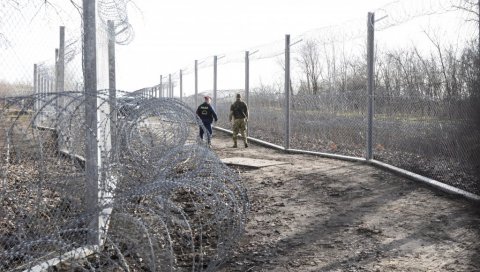 ПОЈАЧАНЕ ПАТРОЛЕ: Јединице мађарске полиције распоређене на граничним линијама Србије и Северне Македоније