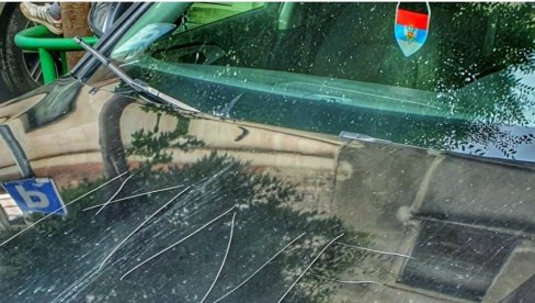 ВЛАДИСЛАВЕ, ЧЕКА ТЕ ПАКАО! Аутомобил Владислава Дајковића уништен на Теразијама - Нападачи упозоравају да је ово само почетак (ФОТО)