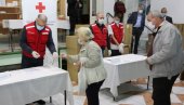 ПОМОЋ ЗА 30 ПОРОДИЦА: Суботички Црвени крст поделио пакете хране најсиромашнијима