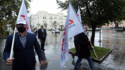 У ТРЦИ ЧАК ОКО 30.000 КАНДИДАТА: У Босни и Херцеговини политичке партије и званично почеле борбу за гласове