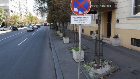 NEDOSTAJE JOŠ PARKING-MESTA: Posle pisanja Novosti, leva strana Karađorđeve ulice u Zemunu konačno dobija obeleženu zonu