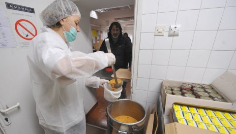 „НА КАШИКУ“ ЗА 561 КОРИСНИКА: Почела подела топлих оброка у Народној кухињи у Бачкој Тополи