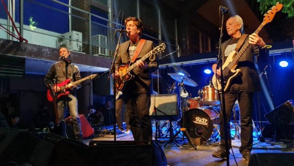 РОКЕНРОЛОМ ЗАГРЕЈАЛИ ЗЕМУН: КОНЦЕРТ БАЈАГЕ И ИНСТРУКТОРА У БАШТИ ФЕСТА