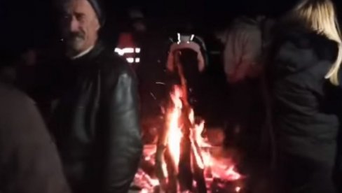 CRNOGORCI ČEKAJU VOJSKU UZ GUSLE: Bdeli celu noć na minus tri, brane planinu od minobacačke vatre (VIDEO)