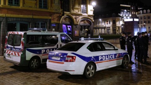 NOVI DETALJI KRVAVOG PIRA U FRANCUSKOJ: Albanac ženu ubio nožem nasred ulice, sve gledala njihova ćerka (4)