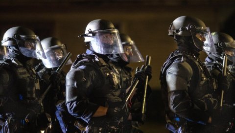 ПРЕКОВРЕМЕНИ САТИ ИМ НАПУНИЛИ РАЧУНЕ: Полицајци зарадили преко 200.000 долара због протеста у САД