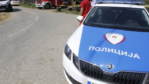 ЈОШ ЈЕДНА САОБРАЋАЈНА НЕСРЕЋА: Аутомобил слетео у реку, три момка повређена код Сјенице