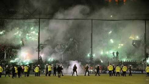 ПОБЕДИЛИ КОРОНУ: Грчка враћа навијаче на стадионе