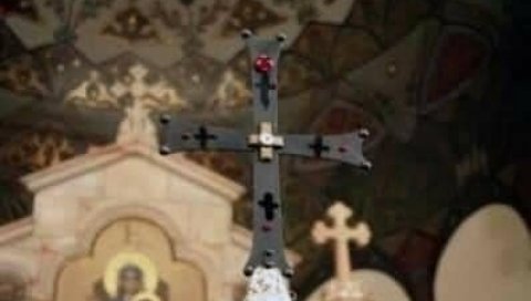 КОНТРАУДАР ЈЕРМЕНА? На Карабах стигла светиња - крст који много значи народу (ФОТО)
