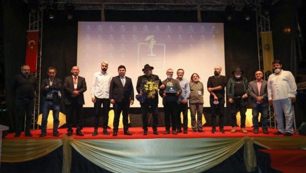 НОВО ПРИЗНАЊЕ ЧУВАРИМА ТРАДИЦИЈЕ: Тамбурица фест на филмском фестивалу у Турској
