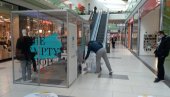 RAFOVI PUNI DOBROTE: U Kragujevcu otvorena Prazna prodavnica za pomoć siromašnima