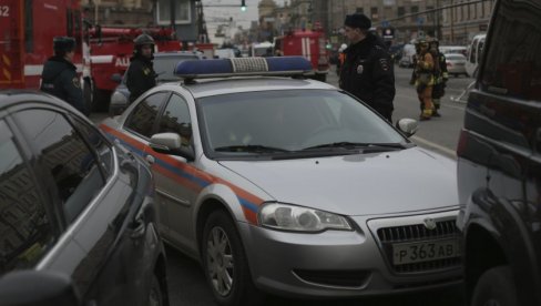 DRAMA U SANKT PETERBURGU: Muškarac sa sekirom drži šestoro dece kao taoce u stanu