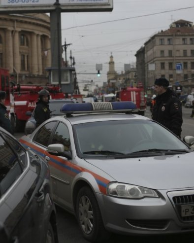 AUTOBUS SA 20 PUTNIKA UPAO U REKU: Teška nesreća u Sankt Peterburgu (VIDEO)