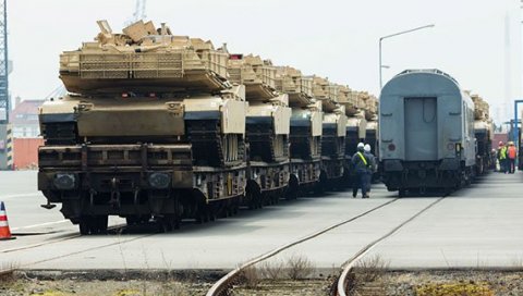 САД ДОПРЕМАЈУ РАТНУ ТЕХНИКУ У ГРЧКУ: Велики брод стиже у луку Александрополис