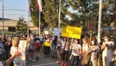 U ŠTRAJK ZBOG DIREKTORA: Nezadovoljstvo kolektiva Osnovne škole Ivo Andrić na Kanarevom brdu ne jenjava, najavljena radikalizacija protesta