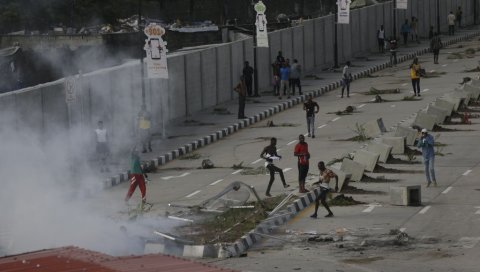 ПОЛИЦИЈА ПУЦАЛА НА ДЕМОНСТРАНТЕ: Хаос на протестима у Нигерији, има мртвих (ФОТО/ВИДЕО)