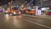HAOS NA TERAZIJAMA: Taksista uleteo u suprotnu traku, policija i vatrogasci na licu mesta (FOTO/VIDEO)