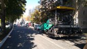 ZAVRŠENO ASFALTIRANJE: Rekonstrukcija ulice i trotoara u centru Leskovca