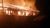 ВЕЛИКИ ПОЖАР У БАЧУ Изгорела стамбена зграда, угрожено 20 породица (ВИДЕО)