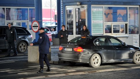 KAKVO OTKRIĆE NA GRANICI: Policija pregledala vozilo iz Nemačke, u rezervoaru skriveno pravo bogatstvo (FOTO)